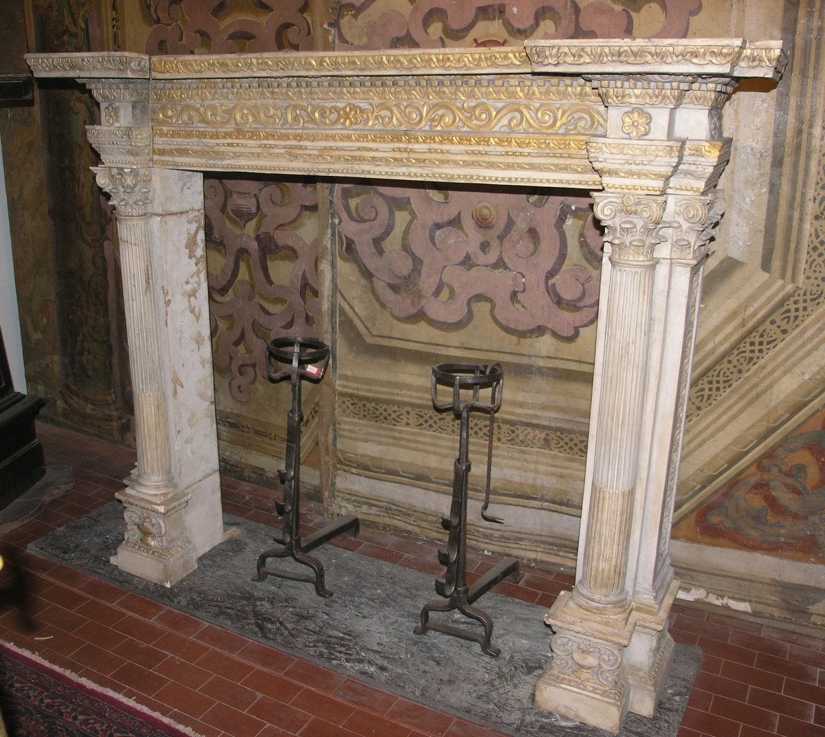chp240 Signa terracotta fireplace, 19th century, dimensions: width 183 cm x height 149 cm, depth 40 cm top.